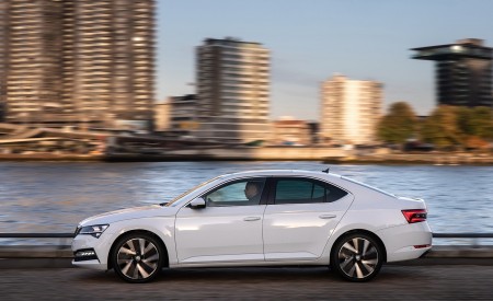 2020 Skoda Superb iV Plug-In Hybrid Side Wallpapers 450x275 (13)