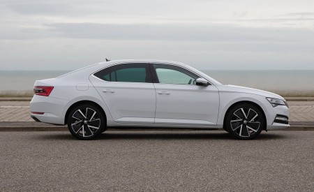 2020 Skoda Superb iV Plug-In Hybrid Side Wallpapers 450x275 (49)