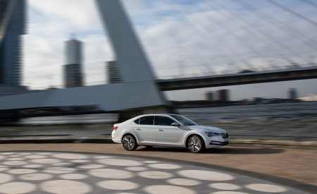 2020 Skoda Superb iV Plug-In Hybrid Side Wallpapers 450x275 (14)