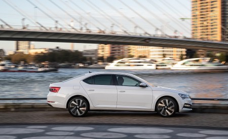 2020 Skoda Superb iV Plug-In Hybrid Side Wallpapers 450x275 (9)