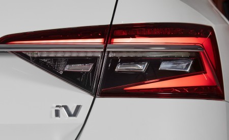 2020 Skoda Superb iV Plug-In Hybrid Tail Light Wallpapers 450x275 (51)