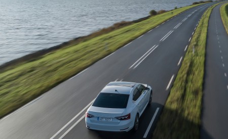 2020 Skoda Superb iV Plug-In Hybrid Top Wallpapers 450x275 (30)