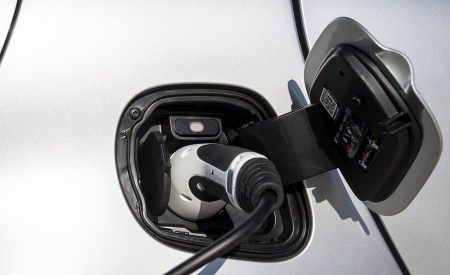 2020 Smart EQ ForTwo Coupe Prime Line (Color: Cool Silver) Charging Wallpapers 450x275 (17)