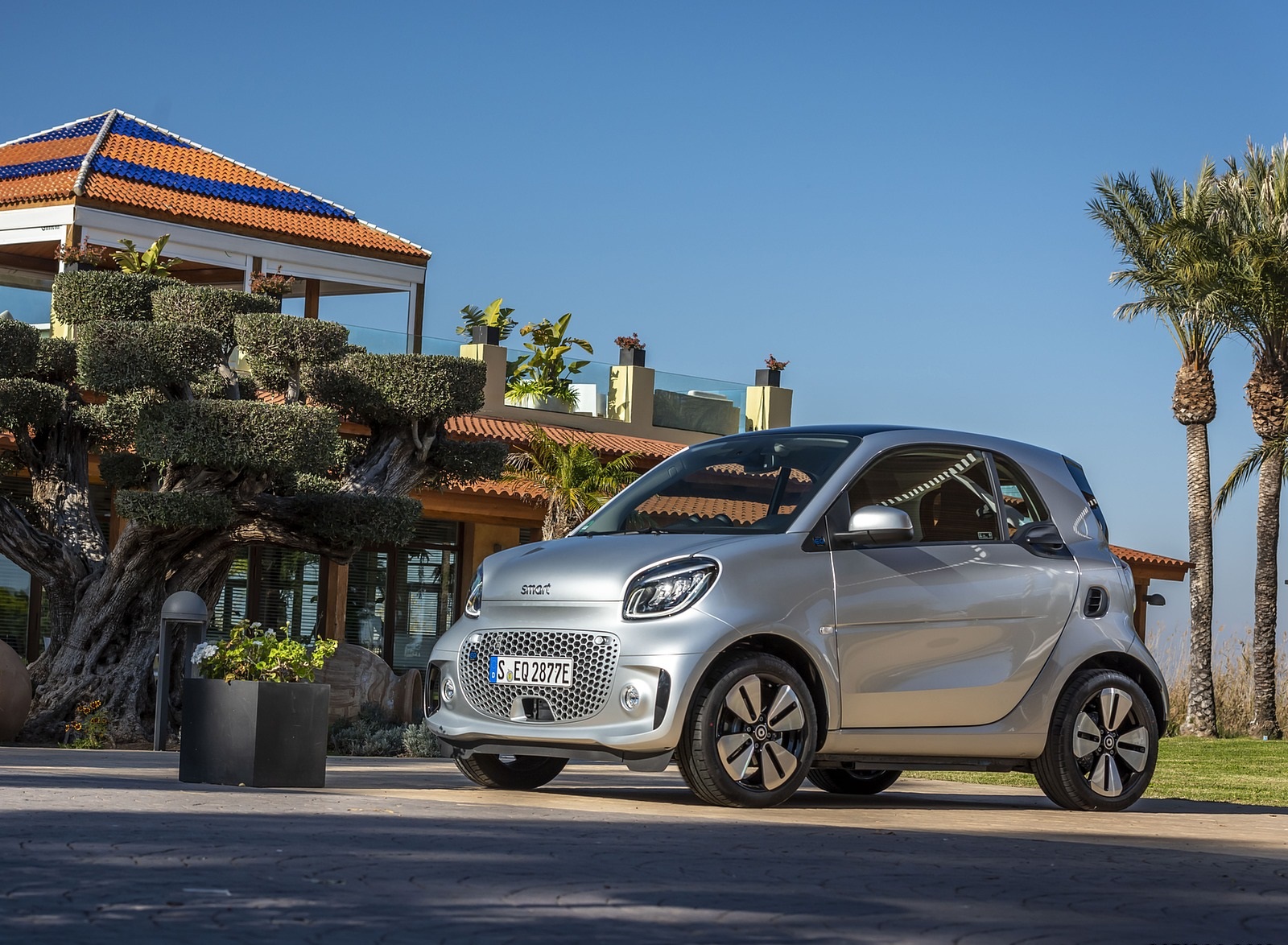 2020 Smart EQ ForTwo Coupe Prime Line (Color: Cool Silver) Front Three-Quarter Wallpapers (9)
