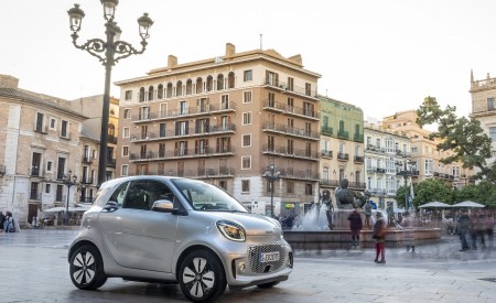 2020 Smart EQ ForTwo Coupe Prime Line (Color: Cool Silver) Front Three-Quarter Wallpapers 450x275 (13)