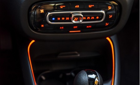 2020 Smart EQ ForTwo Coupe Prime Line (Color: Cool Silver) Interior Detail Wallpapers 450x275 (27)