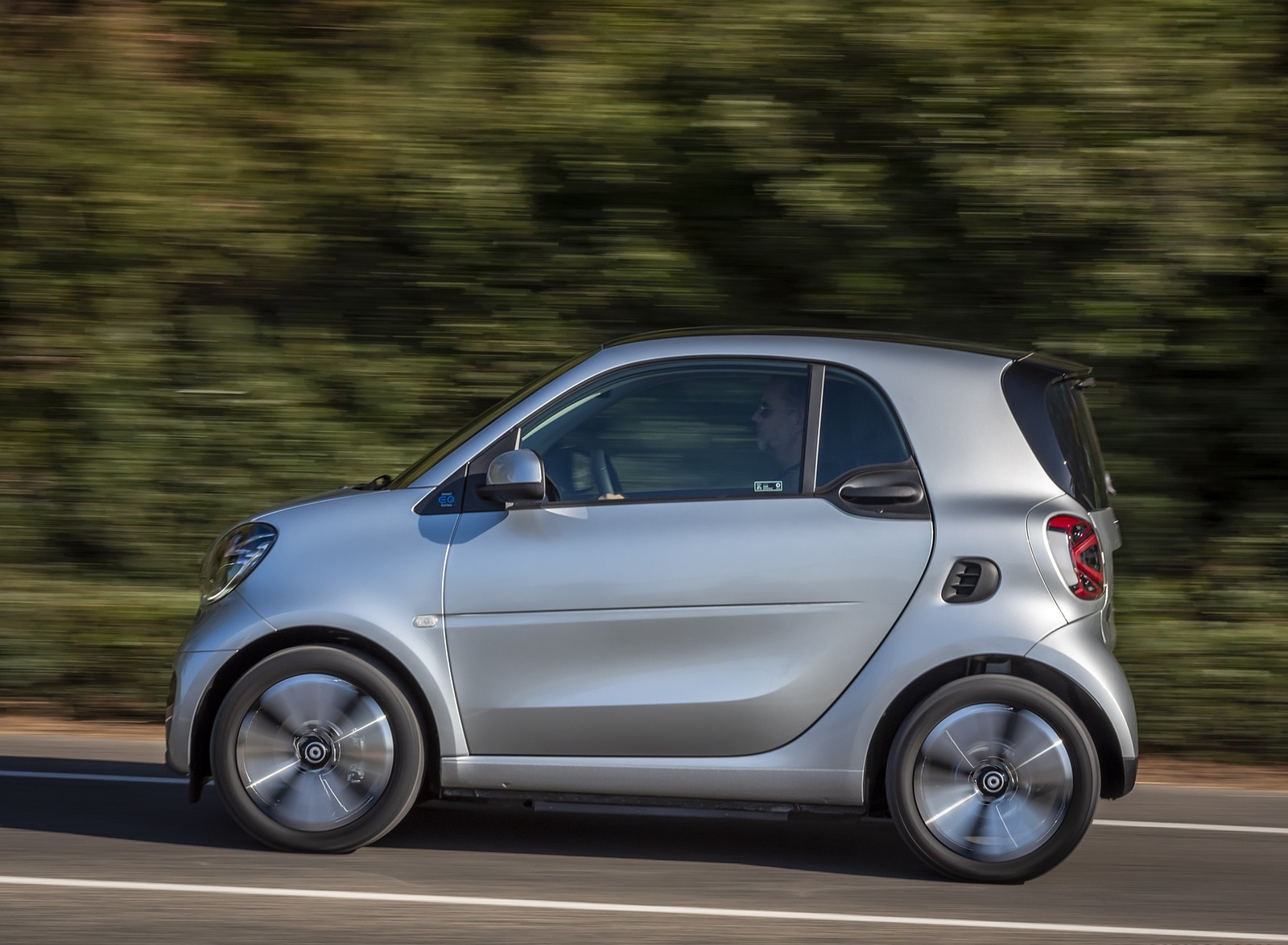 2020 Smart EQ ForTwo Coupe Prime Line (Color: Cool Silver) Side Wallpapers (8)