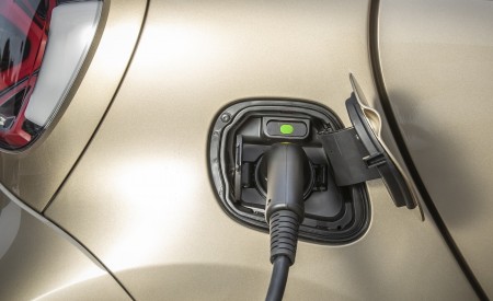 2020 Smart EQ ForTwo Coupe Pulse Line (Color: Gold Beige) Charging Wallpapers 450x275 (88)