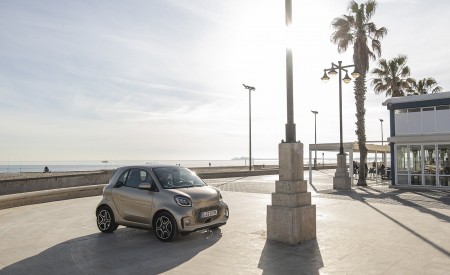 2020 Smart EQ ForTwo Coupe Pulse Line (Color: Gold Beige) Front Three-Quarter Wallpapers 450x275 (84)