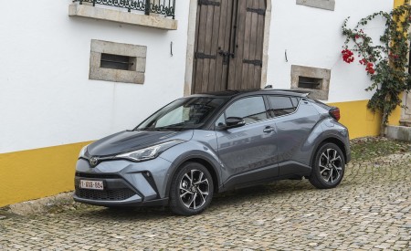 2020 Toyota C-HR Hybrid (Euro-Spec) Front Three-Quarter Wallpapers 450x275 (138)