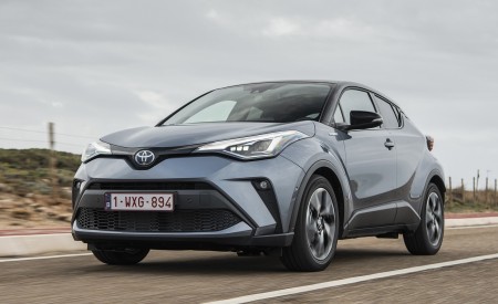 2020 Toyota C-HR Hybrid (Euro-Spec) Front Three-Quarter Wallpapers 450x275 (126)