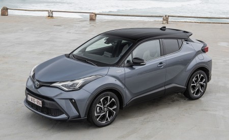 2020 Toyota C-HR Hybrid (Euro-Spec) Front Three-Quarter Wallpapers 450x275 (160)