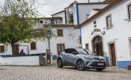 2020 Toyota C-HR Hybrid (Euro-Spec) Front Three-Quarter Wallpapers 450x275 (151)
