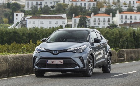 2020 Toyota C-HR Hybrid (Euro-Spec) Front Three-Quarter Wallpapers 450x275 (139)