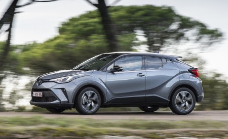 2020 Toyota C-HR Hybrid (Euro-Spec) Front Three-Quarter Wallpapers 450x275 (127)