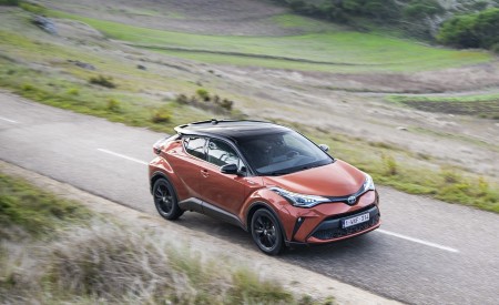 2020 Toyota C-HR Hybrid (Euro-Spec) Front Three-Quarter Wallpapers 450x275 (14)