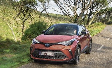 2020 Toyota C-HR Hybrid (Euro-Spec) Front Three-Quarter Wallpapers 450x275 (15)