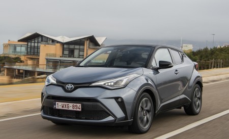 2020 Toyota C-HR Hybrid (Euro-Spec) Front Three-Quarter Wallpapers 450x275 (142)