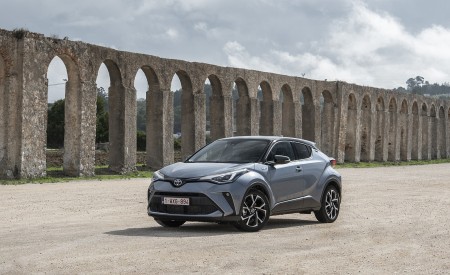 2020 Toyota C-HR Hybrid (Euro-Spec) Front Three-Quarter Wallpapers 450x275 (153)
