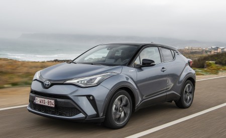 2020 Toyota C-HR Hybrid (Euro-Spec) Front Three-Quarter Wallpapers 450x275 (128)