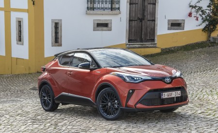 2020 Toyota C-HR Hybrid (Euro-Spec) Front Three-Quarter Wallpapers 450x275 (50)