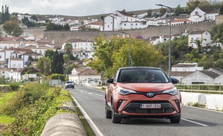 2020 Toyota C-HR Hybrid (Euro-Spec) Front Wallpapers 450x275 (32)