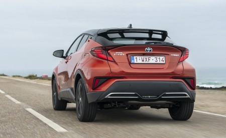 2020 Toyota C-HR Hybrid (Euro-Spec) Rear Three-Quarter Wallpapers 450x275 (7)