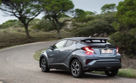 2020 Toyota C-HR Hybrid (Euro-Spec) Rear Three-Quarter Wallpapers 450x275 (120)