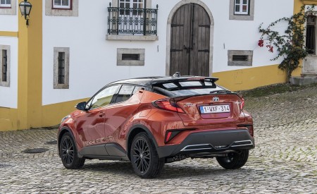 2020 Toyota C-HR Hybrid (Euro-Spec) Rear Three-Quarter Wallpapers 450x275 (53)
