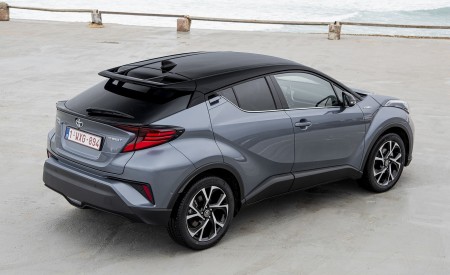 2020 Toyota C-HR Hybrid (Euro-Spec) Rear Three-Quarter Wallpapers 450x275 (163)