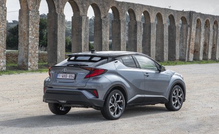 2020 Toyota C-HR Hybrid (Euro-Spec) Rear Three-Quarter Wallpapers 450x275 (156)