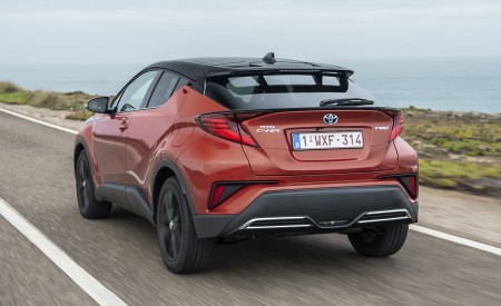 2020 Toyota C-HR Hybrid (Euro-Spec) Rear Three-Quarter Wallpapers 450x275 (9)