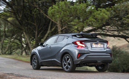2020 Toyota C-HR Hybrid (Euro-Spec) Rear Three-Quarter Wallpapers 450x275 (121)