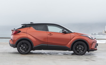 2020 Toyota C-HR Hybrid (Euro-Spec) Side Wallpapers 450x275 (47)