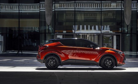 2020 Toyota C-HR Hybrid (Euro-Spec) Side Wallpapers 450x275 (93)