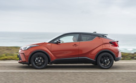 2020 Toyota C-HR Hybrid (Euro-Spec) Side Wallpapers 450x275 (12)