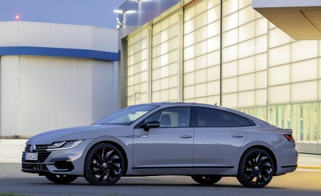 2020 Volkswagen Arteon R-Line Edition Front Three-Quarter Wallpapers 450x275 (33)