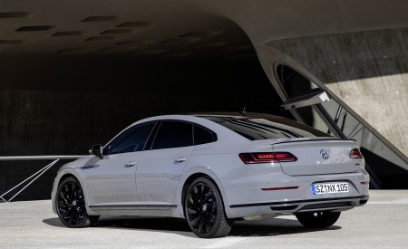 2020 Volkswagen Arteon R-Line Edition Rear Three-Quarter Wallpapers 450x275 (35)