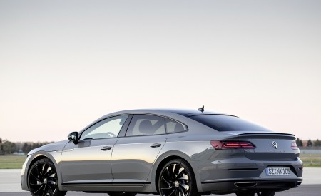 2020 Volkswagen Arteon R-Line Edition Rear Three-Quarter Wallpapers 450x275 (31)
