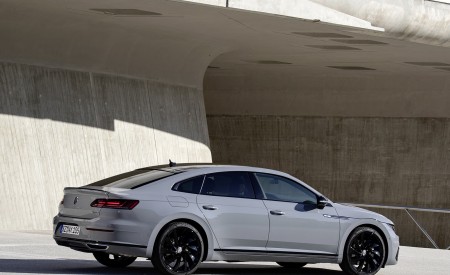 2020 Volkswagen Arteon R-Line Edition Rear Three-Quarter Wallpapers 450x275 (29)