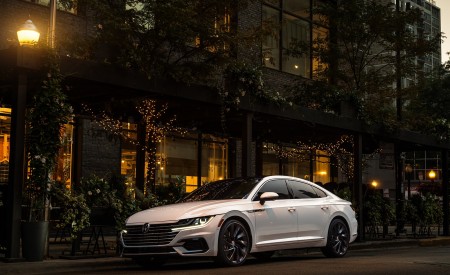 2020 Volkswagen Arteon SEL R-Line Edition (US-Spec) Front Three-Quarter Wallpapers 450x275 (8)