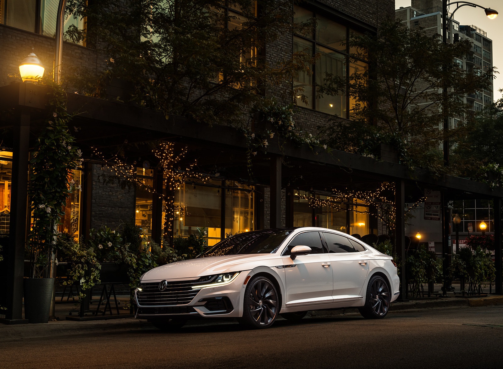 2020 Volkswagen Arteon SEL R-Line Edition (US-Spec) Front Three-Quarter Wallpapers (8)