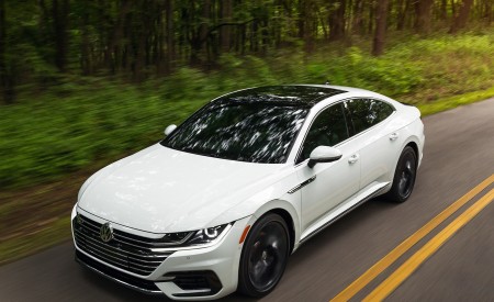 2020 Volkswagen Arteon SEL R-Line Edition (US-Spec) Front Three-Quarter Wallpapers 450x275 (4)