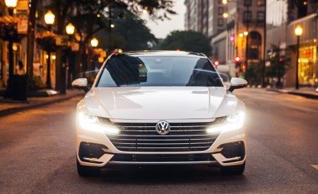 2020 Volkswagen Arteon SEL R-Line Edition (US-Spec) Front Wallpapers 450x275 (2)
