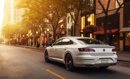 2020 Volkswagen Arteon SEL R-Line Edition (US-Spec) Rear Three-Quarter Wallpapers 450x275 (3)