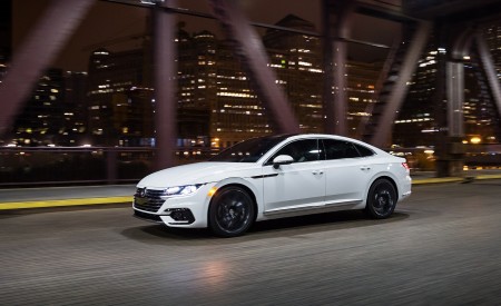 2020 Volkswagen Arteon SEL R-Line Edition (US-Spec) Side Wallpapers 450x275 (7)