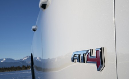 2021 GMC Yukon AT4 Badge Wallpapers 450x275 (59)