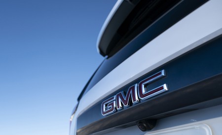 2021 GMC Yukon AT4 Badge Wallpapers 450x275 (58)