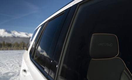 2021 GMC Yukon AT4 Detail Wallpapers 450x275 (57)