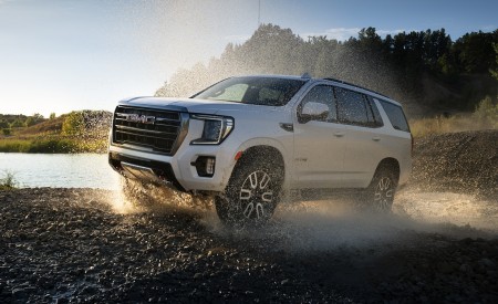 2021 GMC Yukon AT4 Front Three-Quarter Wallpapers 450x275 (3)
